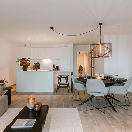 Huswell - Beautiful Overlooking The Marina דירה *