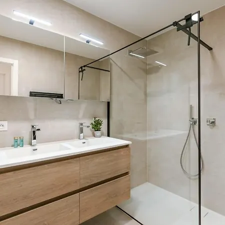 Huswell - Beautiful Overlooking The Marina דירה *