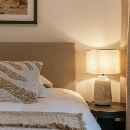 Huswell - Beautiful Overlooking The Marina דירה