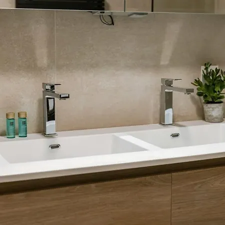 Huswell - Beautiful Overlooking The Marina Appartamento *