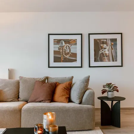 Huswell - Beautiful Overlooking The Marina