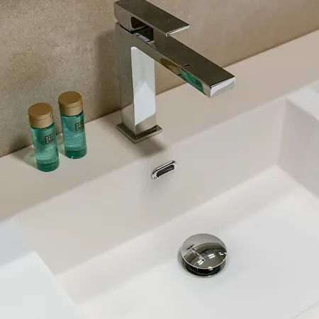 Huswell - Beautiful Overlooking The Marina דירה *