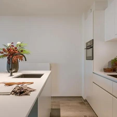 Huswell - Beautiful Overlooking The Marina